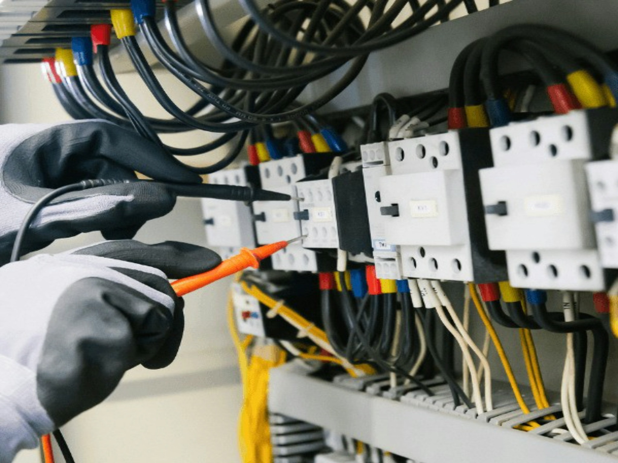 Electrical technician testing an installation